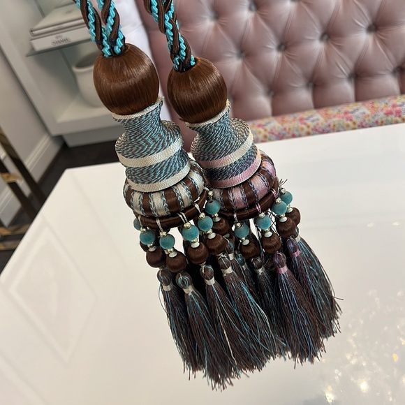 SET OF 2 DRAPE TIES WITH TASSELS - Picture 12 of 17